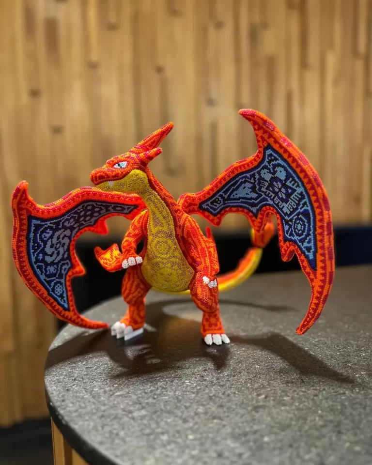Charizard Y huichol