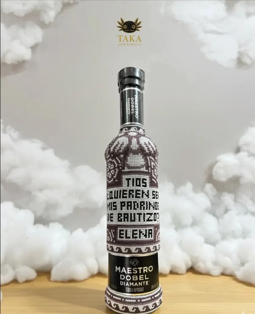 Botella de tequila intervenida